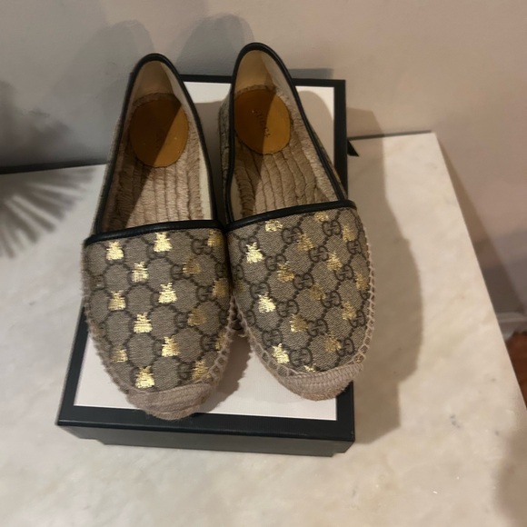 Gucci Beige and Black Espadrilles with Gold Accents sz 38(us 8) - Picture 1 of 14